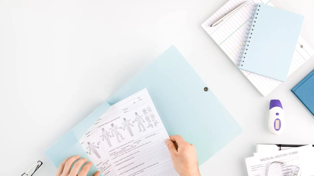 Ministrul Sănătății dorește schimbarea indicatorilor prin care se acordă concediul medical