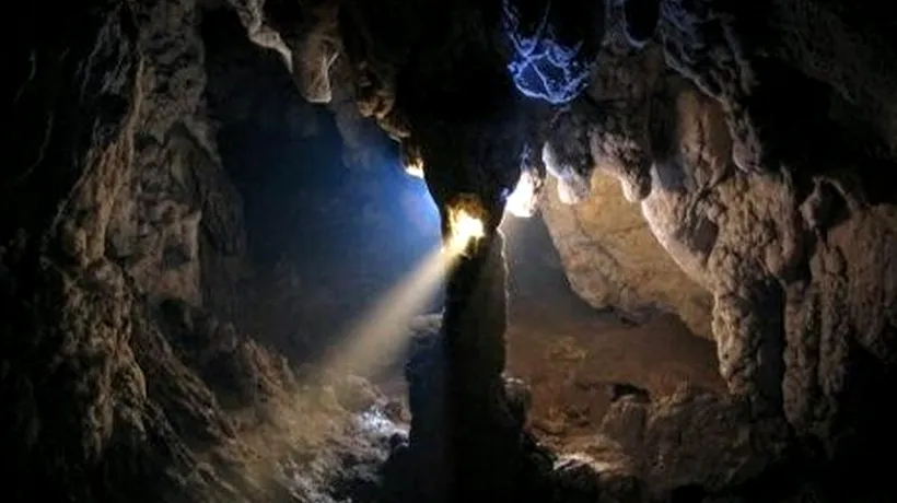 Toate cele 11 persoane, scoase din peștera Huda lui Papară, după circa 7 ore