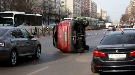 Accident cu șase mașini pe Șoseaua Ștefan cel Mare. Un autoturism s-a răsturnat, iar o femeie a ajuns la spital. Cum s-a întâmplat totul