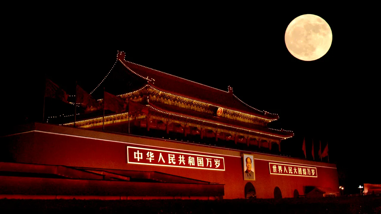 Orașul din China care va înlocui stâlpii de iluminat cu o LUNĂ ARTIFICIALĂ