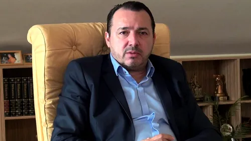 Deputatul cu AKM se plânge că are salariul prea mic: Nu putem veni în blugi și mizerabili