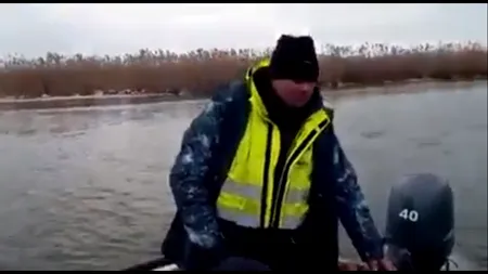 Agenți ai Poliției de Frontieră, amendați după ce au fost surprinși cu barca într-o zonă strict protejată din Delta Dunării | VIDEO