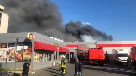 ALERTĂ. Incendiu puternic la două hale din București | VIDEO