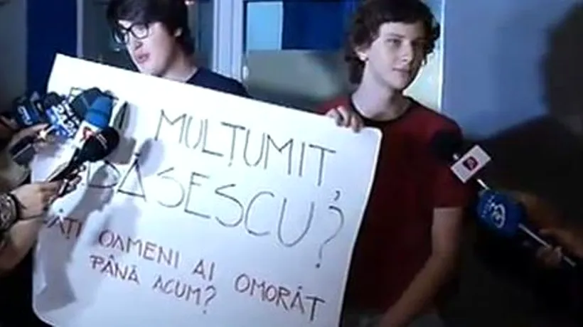 Protest la Spitalul Floreasca, unde e internat Adrian Năstase după tentativa de sinucidere. VIDEO