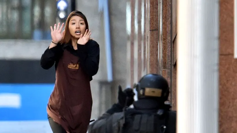 Zeci de ostatici luați la Sydney într-o cafenea. În fereastră a fost pus un steag islamic. Autorul atacului a fost identificat. Susține că a pus 4 bombe în zonă - UPDATE
