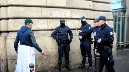 Hollande: Celula teroristă care a organizat atentatele a fost anihilată, dar rămân altele