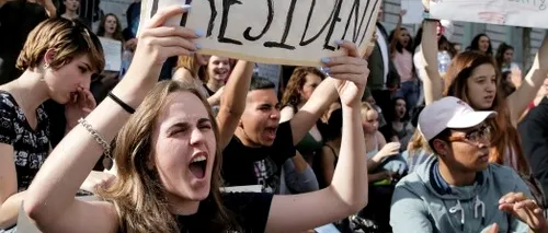 Sute de elevi de liceu au protestat luni în SUA împotriva președitelui-ales Donald Trump