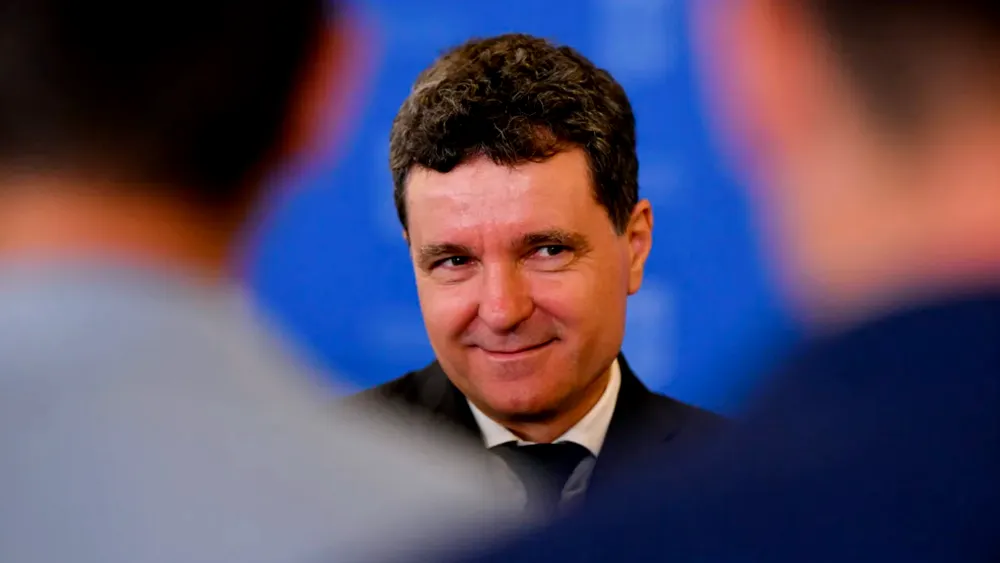 Ponta: Nicuşor Dan a fugit de la Bruxelles la Washington ca un căţel care aleargă între două castroane cu lapte şi nu l-a luat nimeni în serios