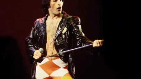 Omagiu pentru FREDDIE MERCURY. Ce au făcut manipulatorii de bagaje ai celui mai aglomerat aeroport din Europa