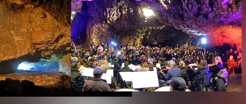 FOTO | Peștera unică din România unde se țin concerte simfonice. Anul acesta sunt așteptați peste 3.000 de spectatori