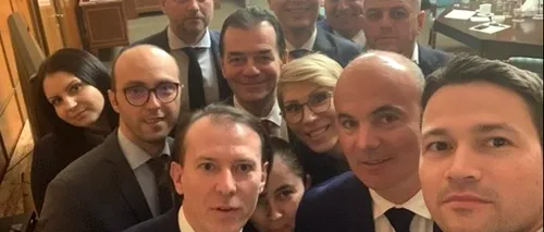 Cum s-a fotografiat Florin Cîțu imediat după anunțul lui Klaus Iohannis. Selfie-uri în sediul Guvernului