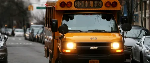 Șoferii autobuzelor școlare din New York fac prima lor grevă din ultimii 33 de ani
