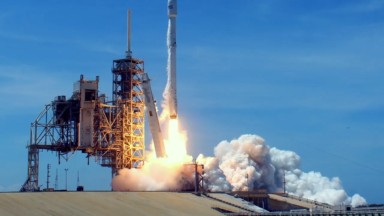 Lovitură pentru Elon Musk: SpaceX ar putea fi eliminată din misiunea pe Lună a NASA