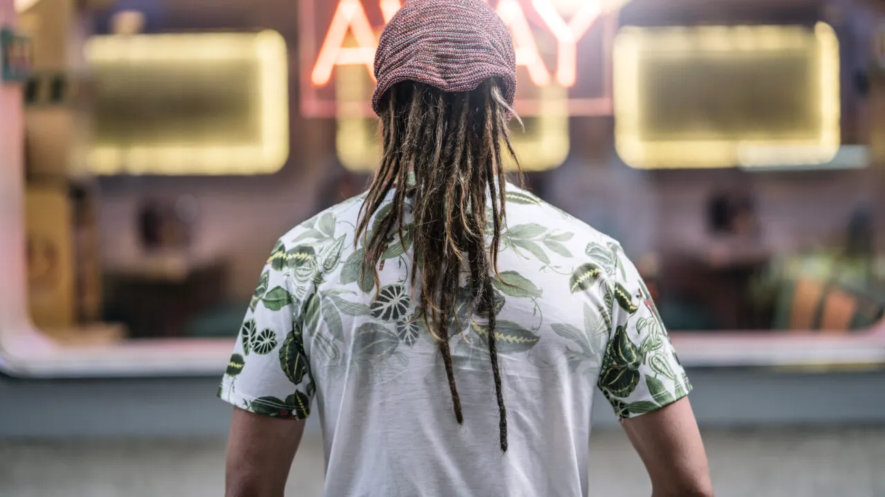 Metoda inedită prin care un bărbat a furat aur în valoare de peste 150.000 de euro. Hoțul a ascuns metalul prețios în păr