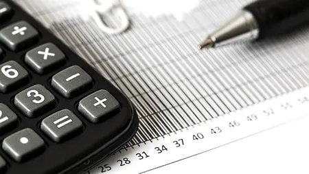 Cum vrea Guvernul să acopere găurile din buget: impozite mai mari pe locuințe, taxă pe zahăr și creșterea accizei la tutun