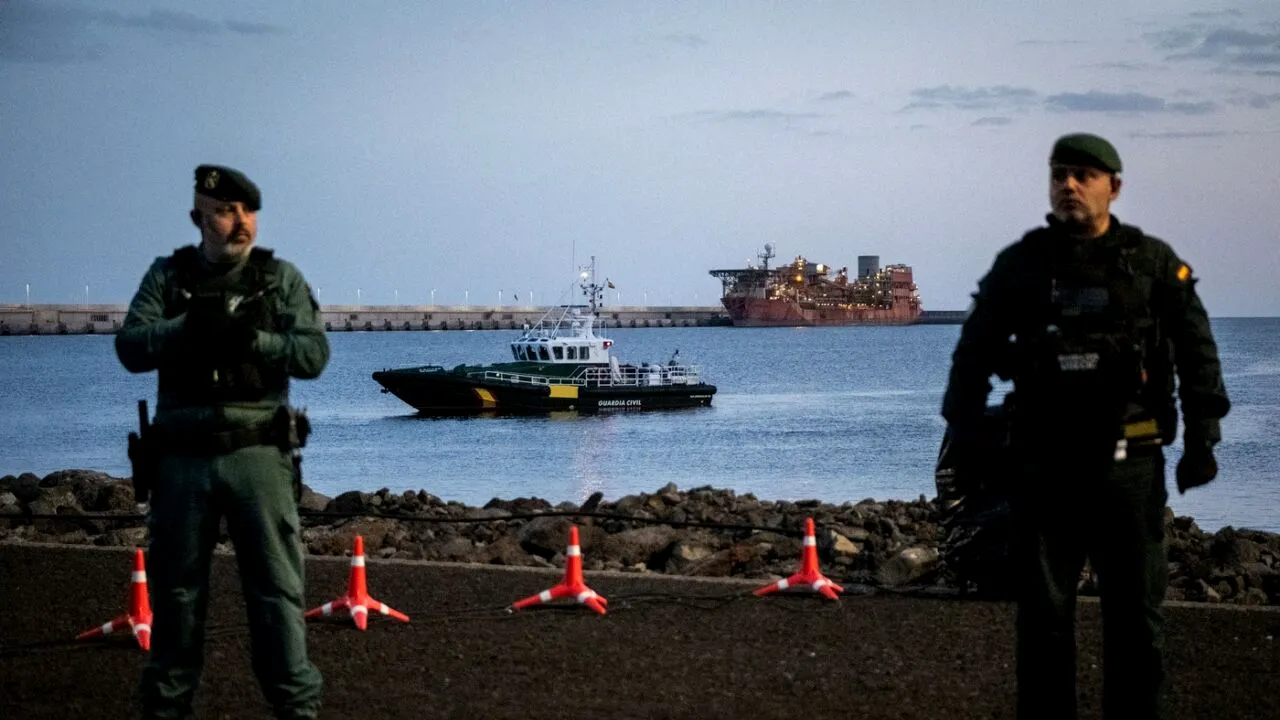 Nava de croazieră afectată de focarul de hantavirus a ajuns în Tenerife. Ce se întâmplă cu pasagerii după debarcare