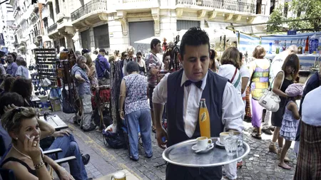 Am ajuns LANSATORI de forță de muncă pentru Europa. 411 de gorjeni pentru 658 de joburi. Angajator: Când să dea o probă MINIMĂ, pleacă să cumpere o apă minerală ȘI NU SE MAI ÎNTORC