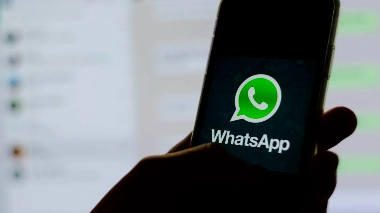 Noua ESCROCHERIE de pe WhatsApp care îți poate goli contul bancar în 5 secunde. Un mesaj aparent banal de la un prieten declanșează instantaneu frauda