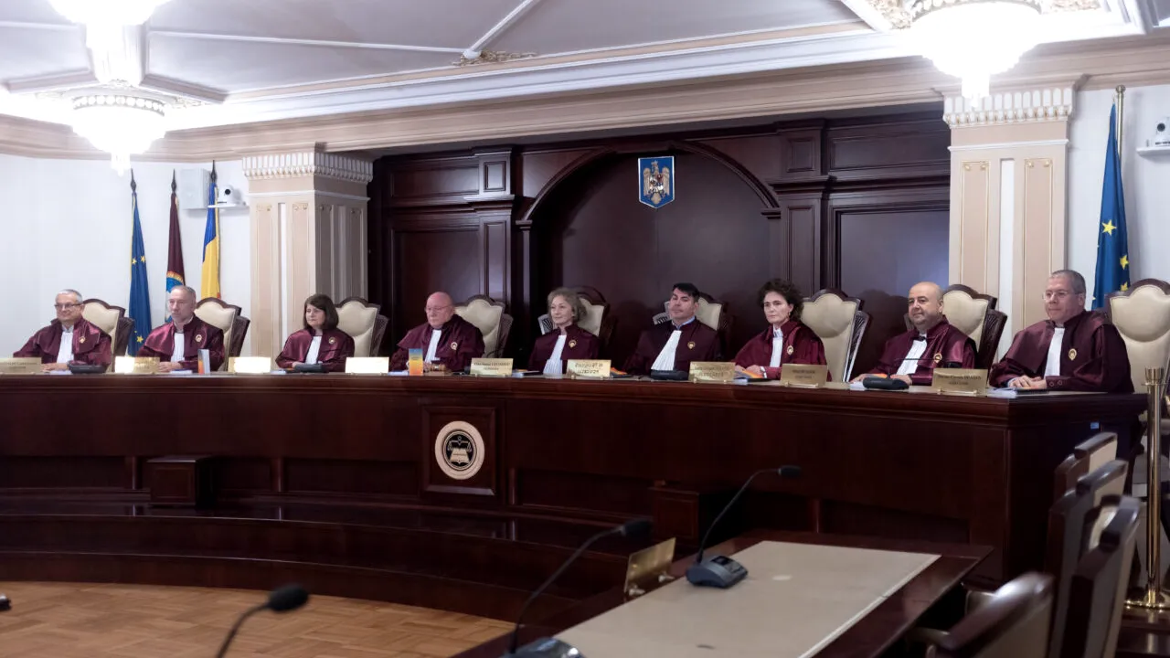 Curtea de Apel București judecă suspendarea judecătorilor Dacian Dragoș și Mihai Busuioc din CCR fix în ziua deciziei CCR pe controversata reformă a pensiilor magistraților