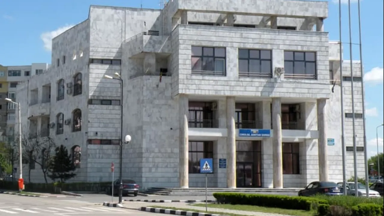 DNA a descins la sediul Consiliului Județean Giurgiu. Anchetatorii au plecat cu acte legate de achiziții și angajări