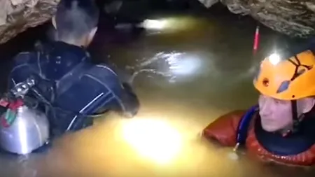 HOPE 13 Au locuri rezervate la FINALA Campionatului Mondial de Fotbal, dar sunt încă BLOCAȚI în peștera Tham Luang. Operațiunea de salvare NU POATE ÎNCEPE