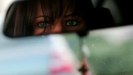 Ce greșeli fac femeile la volan