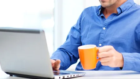 Un angajat din România a primit un smartphone și un laptop de la serviciu. Apoi viața familiei lui s-a transformat într-un coșmar
