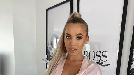 „Ai dus lucrurile prea departe. Măcar ești îmbrăcată?