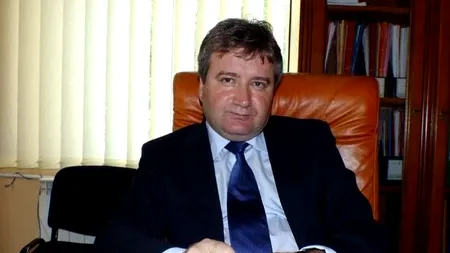 Rectorul Universității Oradea, reținut după ce a luat mită în aur și argint