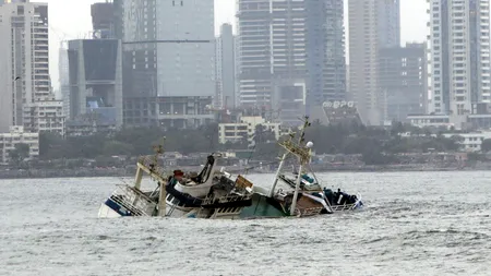 Accident ȘOCANT în India: O ambarcațiune cu 80 de pasageri la bord s-a răsturnat după ce a fost lovită de o barcă cu motor