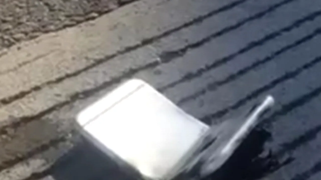 Un american susține că telefonul iPhone 6 i s-a îndoit și a luat foc în buzunar. ''A fost ireal''