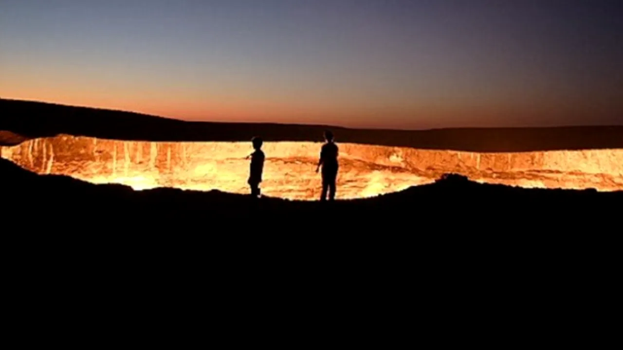 POARTA SPRE IAD, locul din deșert în care focul arde fără oprire de aproape jumătate de veac. GALERIE FOTO și VIDEO