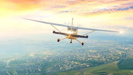 „Știi ce ai de făcut, mergi înainte!”. Ultimele cuvinte ale instructorului care s-a aruncat din avion sub ochii elevei. Cazul care a zguduit aviația