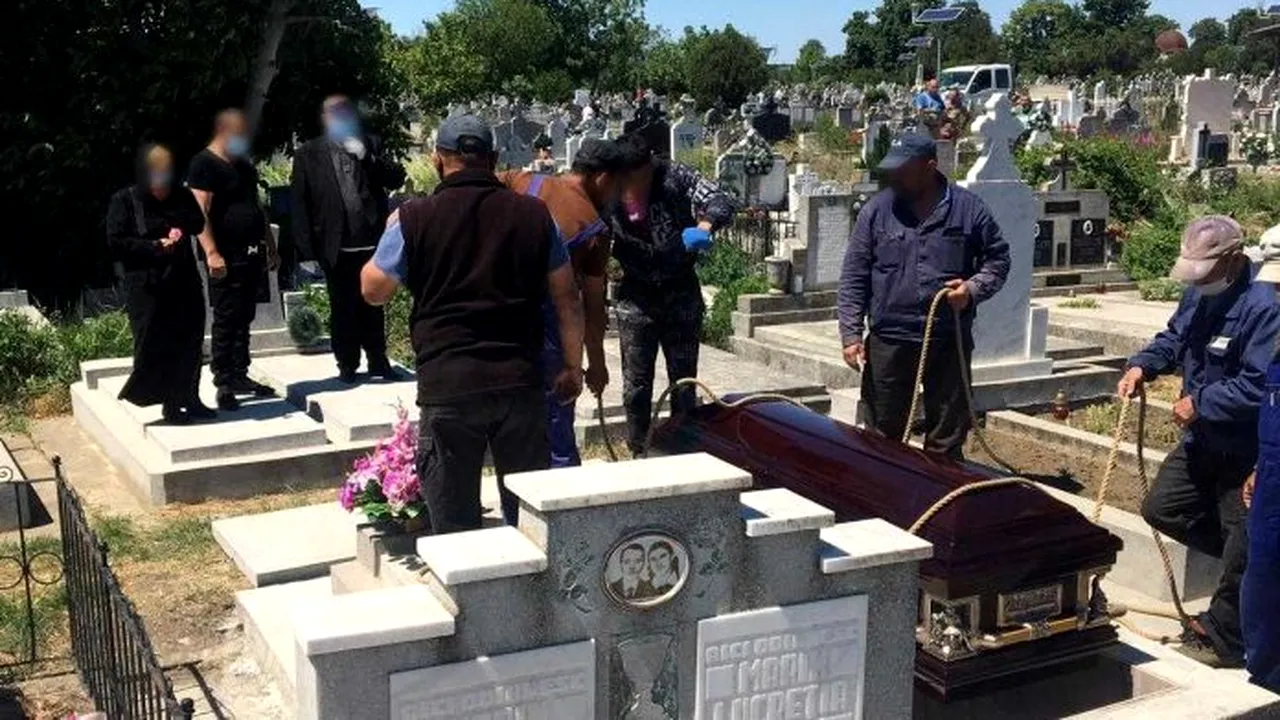 STARE DE ALERTĂ. Raed Arafat explică de ce ÎPS Pimen a fost înmormântat cu mii de oameni: Este solicitarea personală a Mitropolitului Moldovei și Bucovinei. Nu s-a făcut excepție de la problema sănătății publice