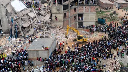 GALERIE FOTO: Echipele de salvare caută supraviețuitorii dezastrului din Bangladesh