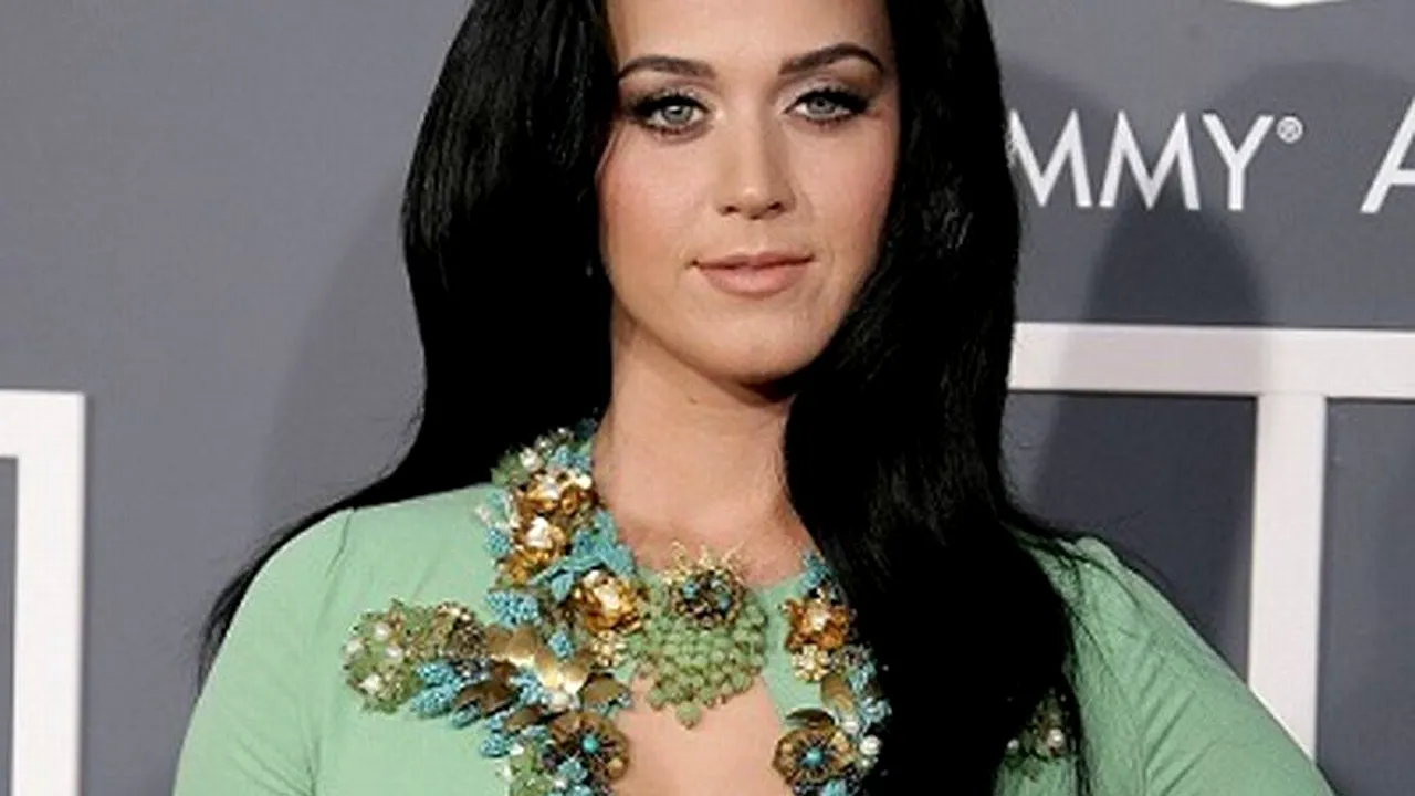 Katy Perry, acuzată de hărțuire sexuală: Cântăreața ar fi încercat să sărute forțat o femeie