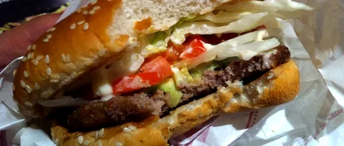 Motivul pentru care Burger King ARUNCĂ milioane de burgeri