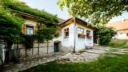 Primăria care nu a găsit FINANȚARE pentru drumul din Viscri, unde Regele Charles deține o proprietate