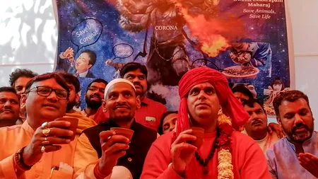 Cum luptă India cu coronavirusul. „Vaccinul” inedit pe care-l iau hindușii