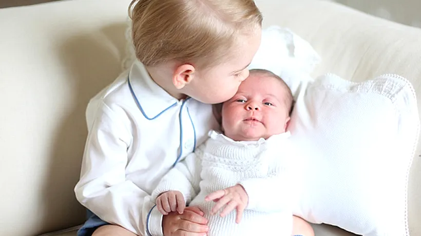 Fotografii ale prințesei Charlotte și prințului George, publicate de casa regală britanică