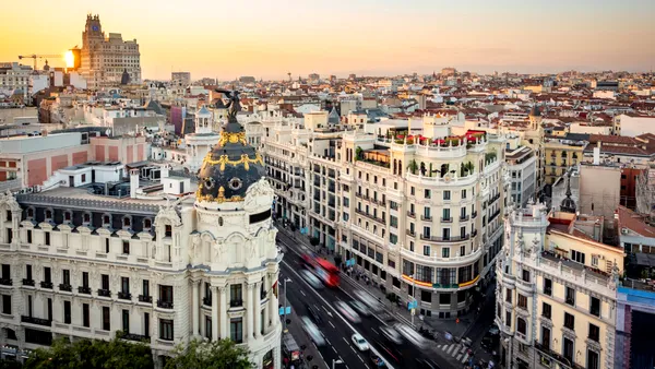 O destinație îndrăgită de români ia în calcul închiderea teraselor în plin sezon estival, în caz de caniculă severă