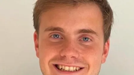 Donator misterios oferă o recompensă de 100.000 de lire sterline pentru a găsi un student care a dispărut de acasă, după o petrecere, acum doi ani