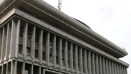 Ce universități din București nu vor face cursuri luni și marți, din cauza vremii