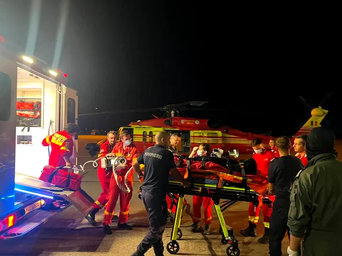 Premieră medicală în România. O tânără de 18 ani, conectată la ECMO, a fost transportată cu un elicopter Black Hawk, la București