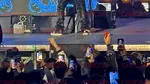Trapperul Ian îi asigură pe fani că turneul concertelor sale va continua în ciuda pedepsei primite de la judecători după ce a urinat pe scenă
