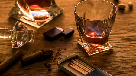Cum afectează organismul alcoolul și țigările. Avertismentele medicilor cardiologi: „Doi factori agresivi se pontențează reciproc”
