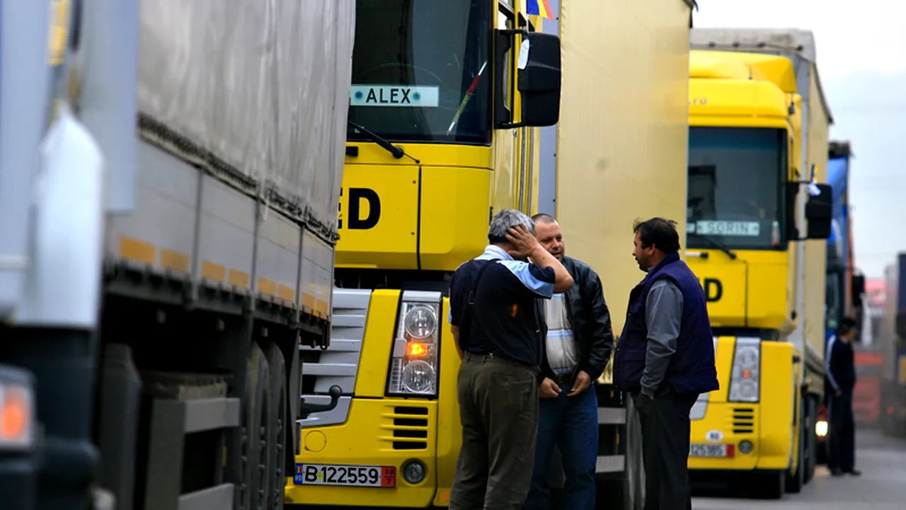 Proteste ale transportatorilor față de majorarea accizei la carburanți. 