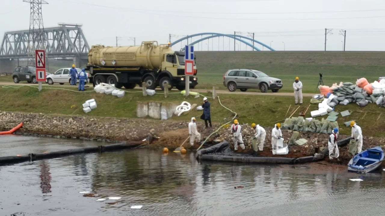 Cadavrul unui bărbat cu o bucată de fier legată de gât, găsit în Canalul Dunăre - Marea Neagră