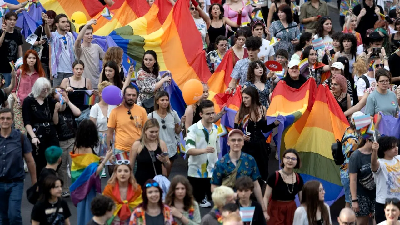 O sută de foste femei s-au înscris la concursul Miss Italia. Ce a determinat acest protest fără precedent al transgenderilor din Cizmă