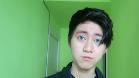 Cerșetor român din Barcelona, umilit de un tânăr „youtuber